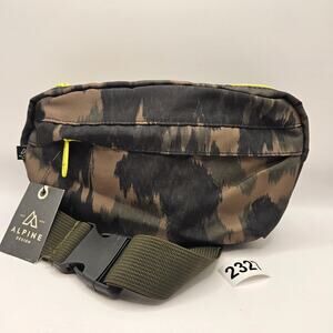 ALPINE DESIGN WOMEN'S CAMO OLIVE PRINT HIPSACK WAIST BAG NWT